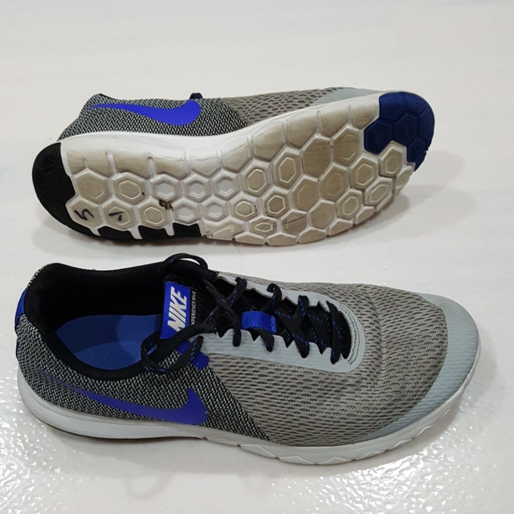 Nike athletic men's shoes size 8